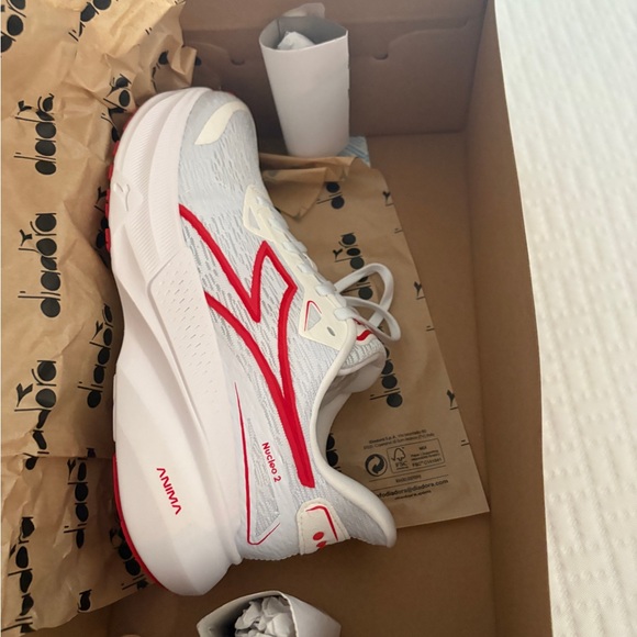 Diadora Nucleo 2 White and Red Athletic Shoes - Picture 5 of 6